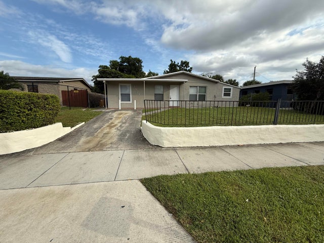 2 of 34 - 1520 W 11th Street, Riviera Beach, FL