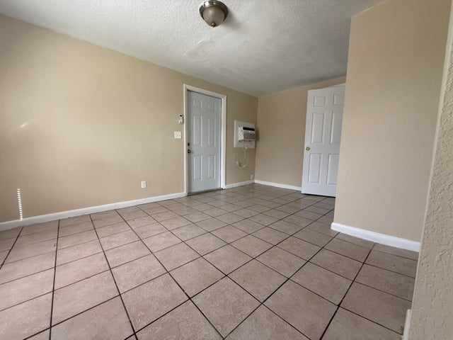 5 of 34 - 1520 W 11th Street, Riviera Beach, FL