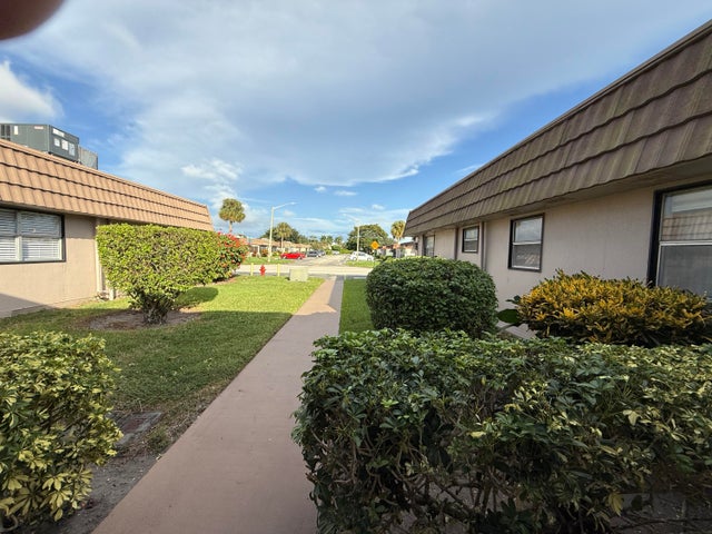 3 of 15 - 225 Seville #j, Delray Beach, FL