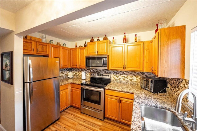 4 of 22 - 605 Ixoria 6a Avenue #6, Fort Pierce, FL