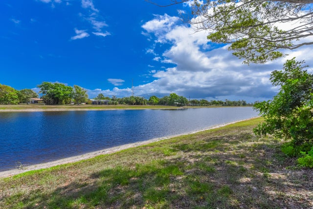 4 of 29 - 2210 Se Brekenridge Circle, Port Saint Lucie, FL