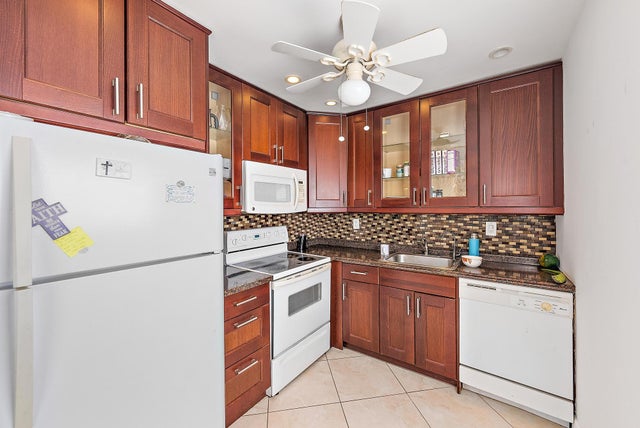 4 of 13 - 144 Burgundy C #c, Delray Beach, FL