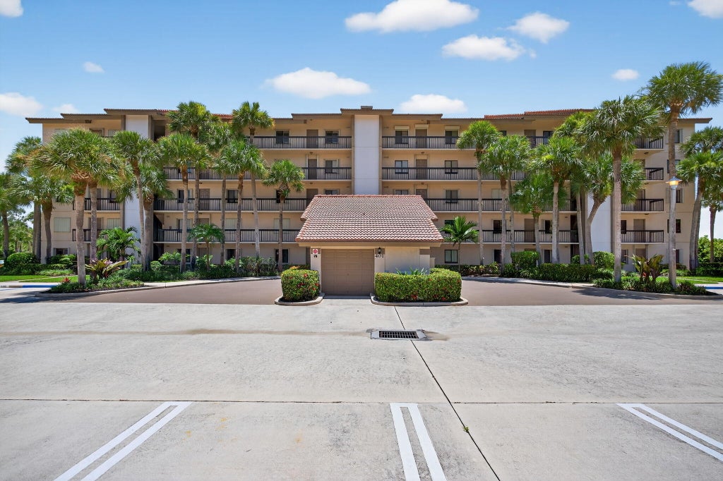 401 Ocean Bluffs Blvd #205, Jupiter