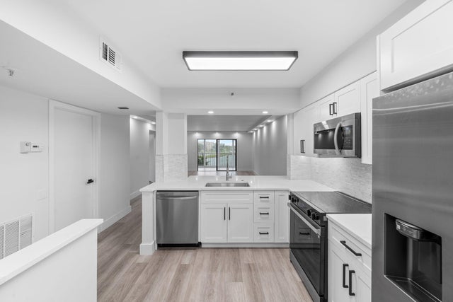 3 of 28 - 6866 Huntington Lane #401, Delray Beach, FL