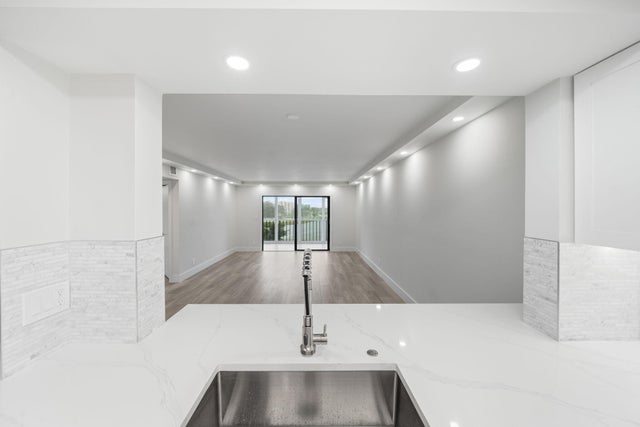 4 of 28 - 6866 Huntington Lane #401, Delray Beach, FL