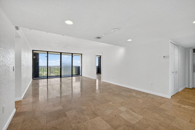 4 of 60 - 5600 N Flagler Drive #2703, West Palm Beach, FL