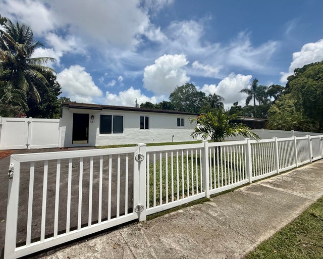 1 of 43 - 531 N 68th Terrace, Hollywood, FL