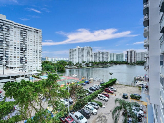3 of 10 - 18061 Biscayne Boulevard #502, Aventura, FL