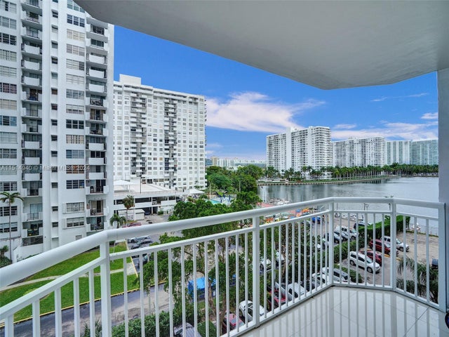 4 of 10 - 18061 Biscayne Boulevard #502, Aventura, FL