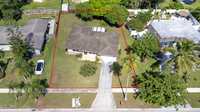 4 of 12 - 270 Ne Mainsail Street, Port Saint Lucie, FL