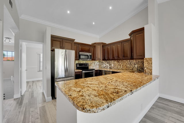 4 of 25 - 704 Freedom Court, Deerfield Beach, FL