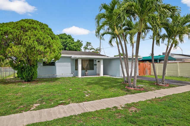 2 of 42 - 2420 N 58th Terrace, Hollywood, FL