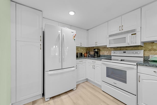2 of 29 - 215 Oak Harbour Drive, Juno Beach, FL