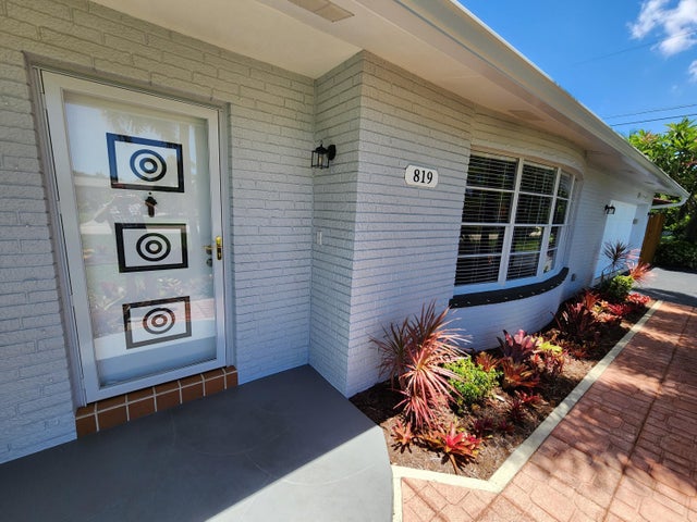 2 of 45 - 819 Mimosa Court, Haverhill, FL