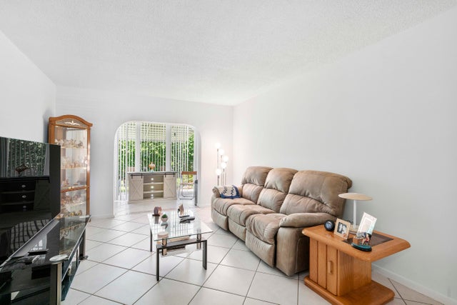 2 of 19 - 1115 Lake Terrace #111, Boynton Beach, FL