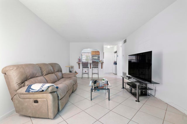 3 of 19 - 1115 Lake Terrace #111, Boynton Beach, FL