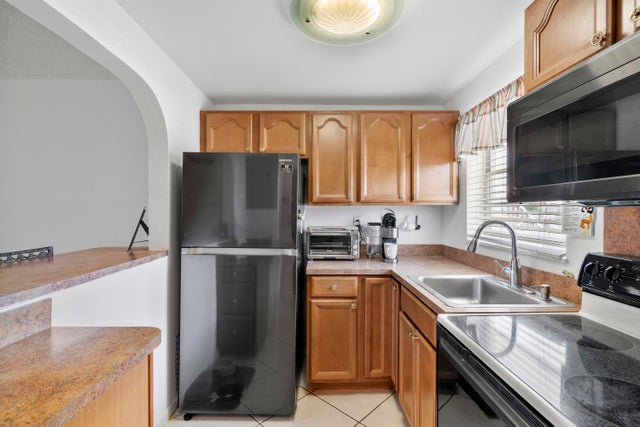 5 of 19 - 1115 Lake Terrace #111, Boynton Beach, FL