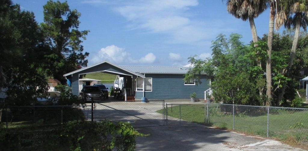 6554 Us Highway 441 Se, Okeechobee