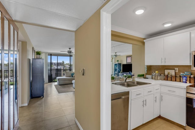 4 of 35 - 9 Royal Palm Way ##404, Boca Raton, FL