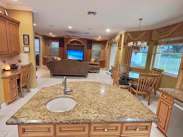 5 of 28 - 7516 Greenville Circle Circle, Lake Worth, FL