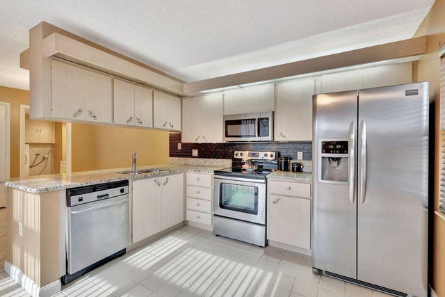 5 of 28 - 18 Amherst Court #b, Royal Palm Beach, FL