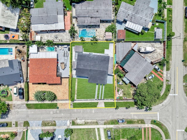 2 of 48 - 4040 Sw 108th Avenue, Miami, FL