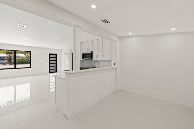 4 of 14 - 1339 Ne 15th Avenue, Fort Lauderdale, FL