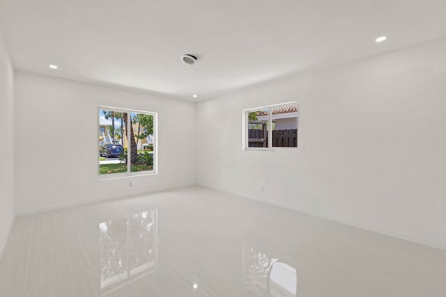 5 of 13 - 1750 Ne 49 Street, Fort Lauderdale, FL