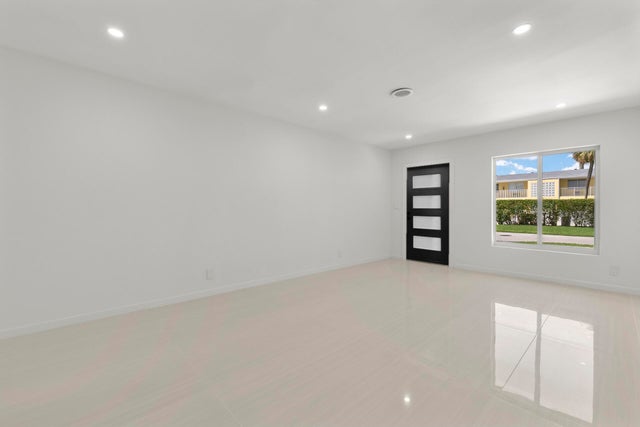 5 of 25 - 1750 Ne 49 Street, Fort Lauderdale, FL