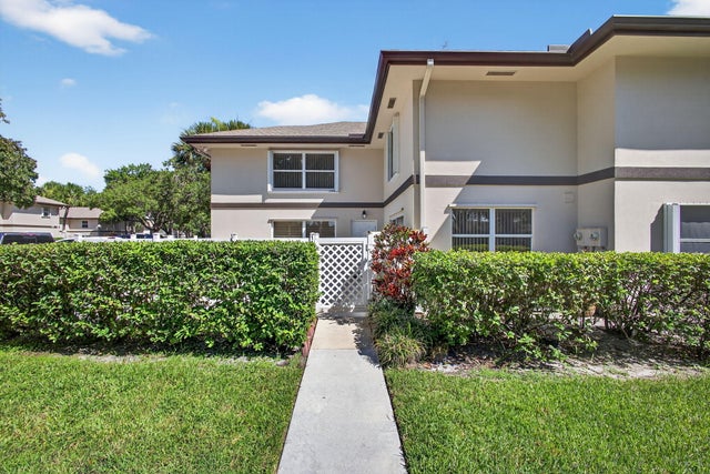 1 of 35 - 11 Amherst Court #a, Royal Palm Beach, FL