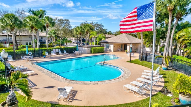 2 of 35 - 11 Amherst Court #a, Royal Palm Beach, FL