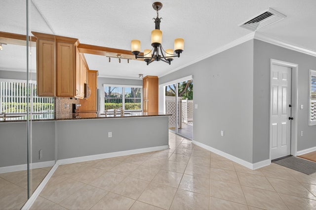 4 of 35 - 11 Amherst Court #a, Royal Palm Beach, FL
