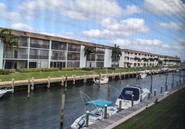 2 of 30 - 131 Doolen Court #208, North Palm Beach, FL