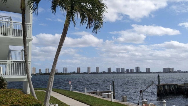 3 of 30 - 131 Doolen Court #208, North Palm Beach, FL