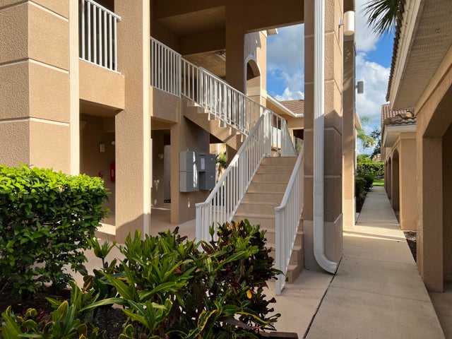 3 of 42 - 1011 Fairwaycove Lane #204, Bradenton, FL