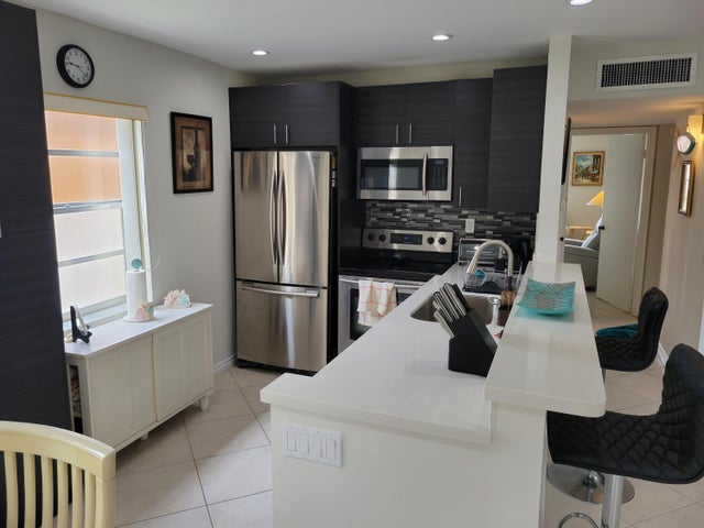 3 of 17 - 662 Burgundy N, Delray Beach, FL