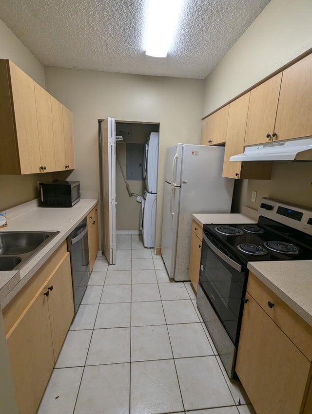 4 of 8 - 10330 S Fox Trail Road #1212, Royal Palm Beach, FL