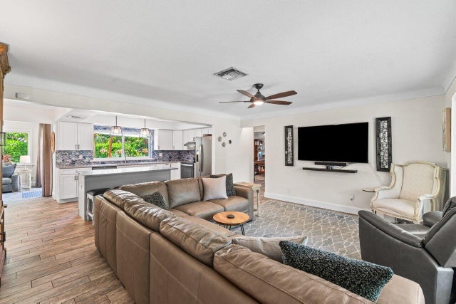 4 of 38 - 159 Se 27th Court, Boynton Beach, FL