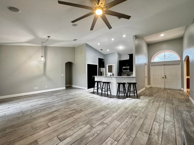 2 of 34 - 143 Sw Glenwood Drive, Port Saint Lucie, FL