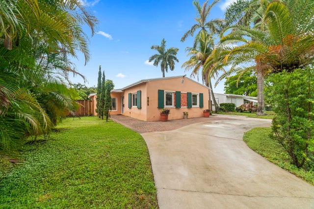 1 of 35 - 906 Ne 5th Street, Hallandale Beach, FL