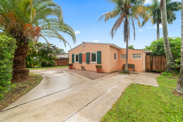 2 of 35 - 906 Ne 5th Street, Hallandale Beach, FL