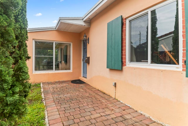 3 of 35 - 906 Ne 5th Street, Hallandale Beach, FL