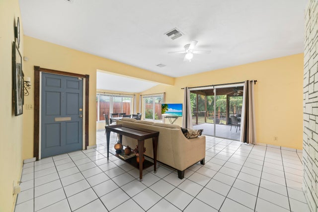5 of 35 - 906 Ne 5th Street, Hallandale Beach, FL