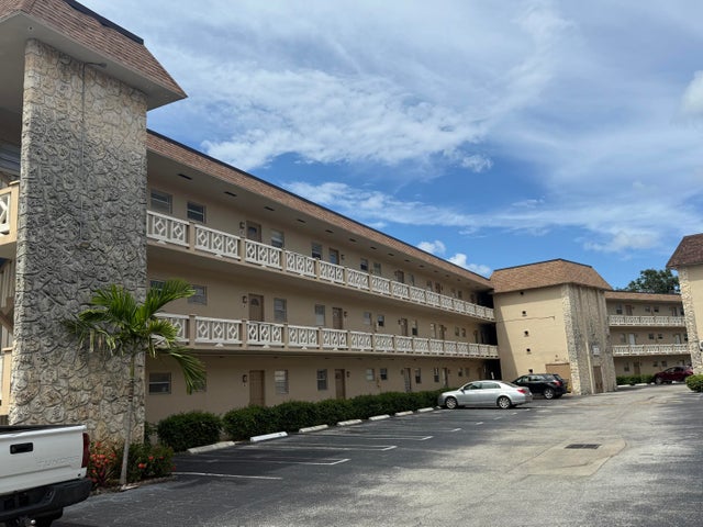 1 of 11 - 5061 W Oakland Park Blvd #203, Lauderdale Lakes, FL