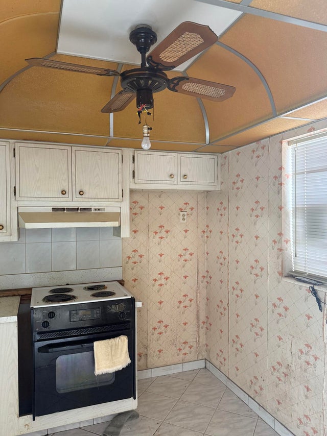 5 of 11 - 5061 W Oakland Park Blvd #203, Lauderdale Lakes, FL