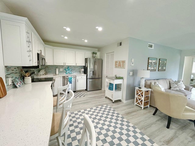 5 of 42 - 327 Knotty Pine Circle #b-2, Greenacres, FL