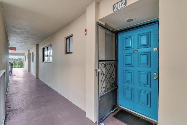 4 of 41 - 5190 Las Verdes Circle #202, Delray Beach, FL