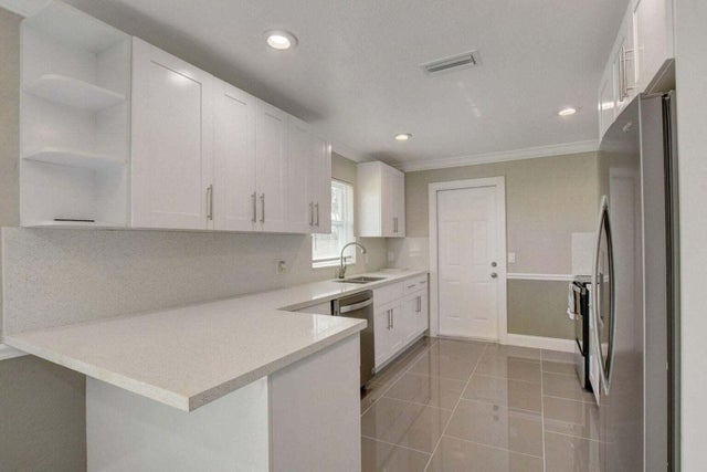 4 of 40 - 3020 Tropical Trail, Lake Worth, FL