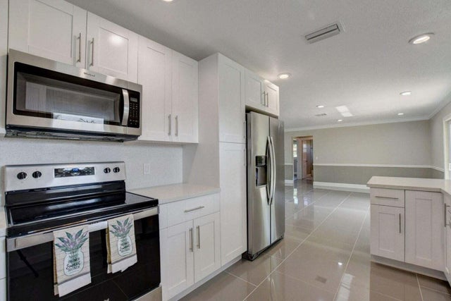5 of 40 - 3020 Tropical Trail, Lake Worth, FL