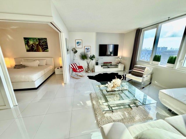 1 of 33 - 2301 Collins Avenue #931, Miami Beach, FL